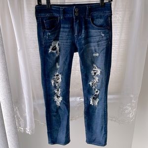 AMERICAN EAGLE cropped ripped jeans size 4